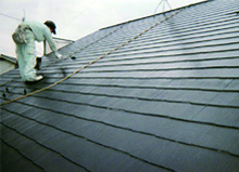 屋根や外壁などに塗布するだけで断熱・遮熱・防水効果を発揮する、高反射率防水仕上げの建物保護剤